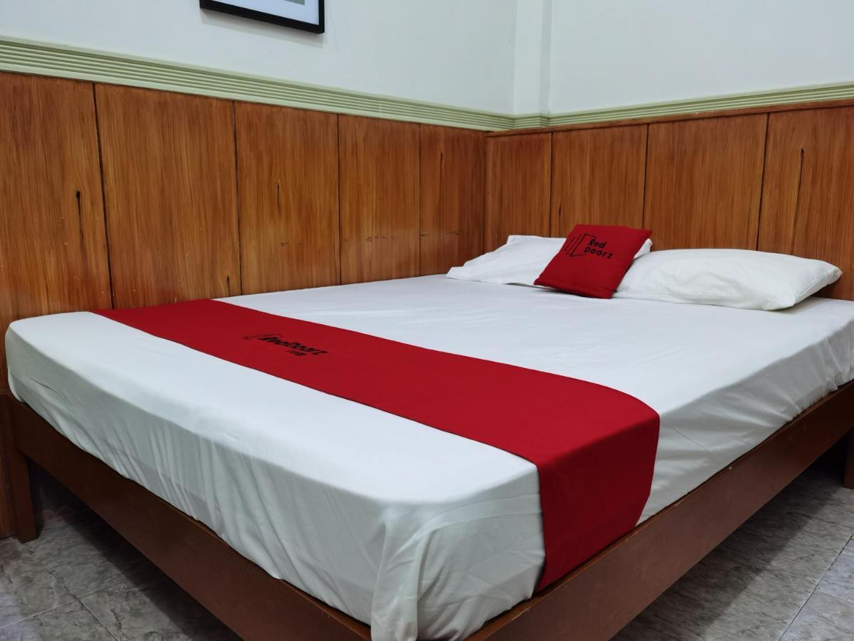 Reddoorz Near Colgante Bridge Naga City Екстер'єр фото