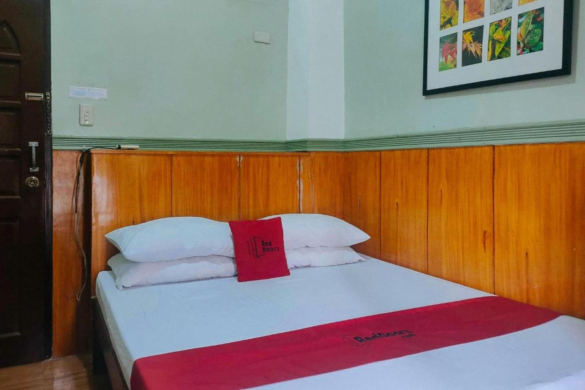 Reddoorz Near Colgante Bridge Naga City Екстер'єр фото